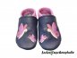Preview: Lederpuschen dunkelblau-orchidee mit Schmertterlinge creme-orchidee-altrosa Herz altrosa und Namen Ferse orchidee